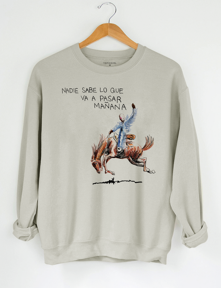 Nadie Sabe Lo Que Va a Pasar Mañana Crop Sweatshirt